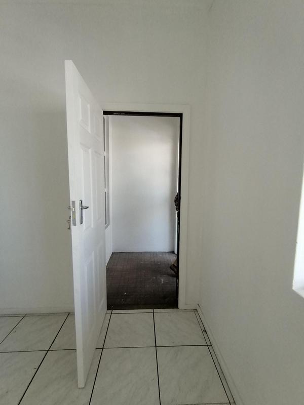 To Let 1 Bedroom Property for Rent in Maitland Western Cape